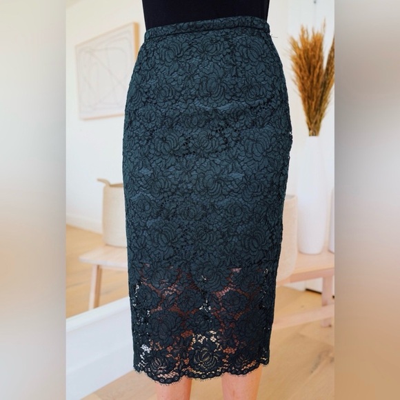 H&M Dresses & Skirts - H&M Green Pencil Skirt for Women Size 8